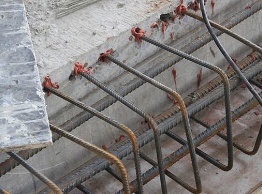 Adesivo epóxi em Ferragens